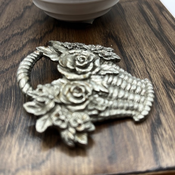 Pewter Beautiful Flower Basket Brooch Signed 1988 Seagull Vintage - Picture 5 of 13